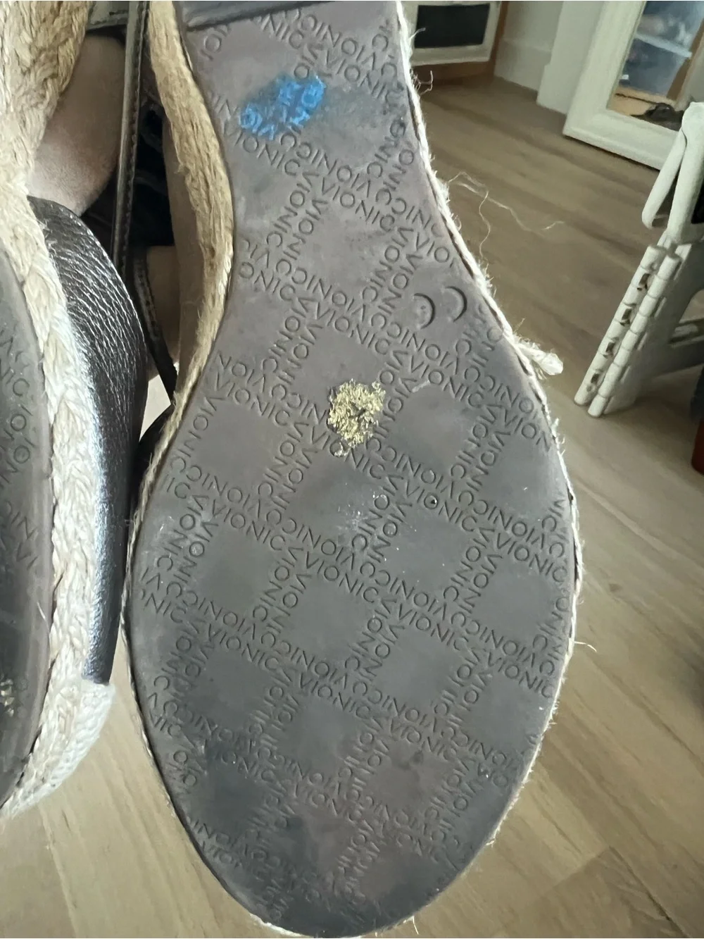 Vionic metallic pewter